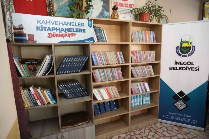 İ̇negöl’de Kahvehaneler Kitaphaneye Dönüşüyor