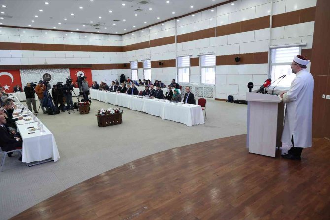 Diyanet İ̇şleri Başkanı Erbaş: “Yarına Dair Söyleyecek Sözü, Hedefi Ve İdeali Olanlar Bugünün Gençlerinin Gündeminden Haberdar Olmak Zorundadır”