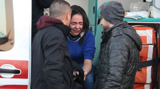 Yaralı Baba Ve Kızı Kurtarmak İçin Zamanla Yarıştılar