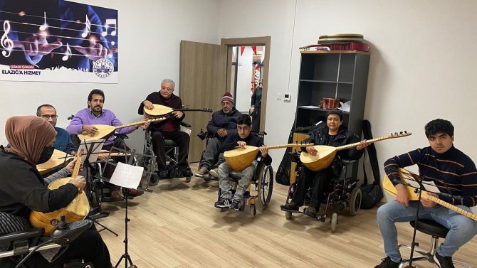 Özel Bireyler, Resim, Müzik Ve Satranç Kursları İle Hayata Hazırlanıyor