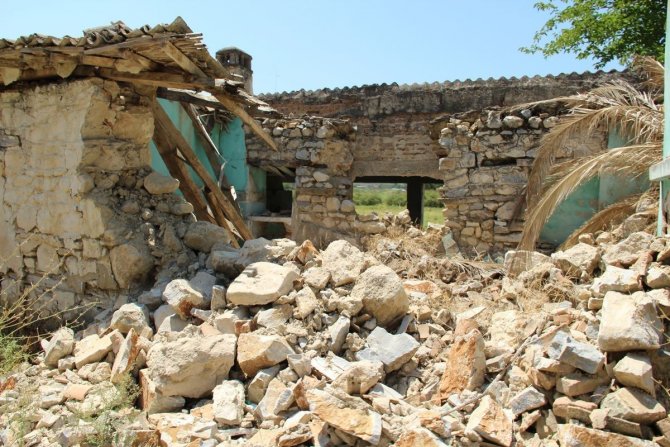 Tarihi Balık Çiftliği Şimdilerde Koyun Ağılı Oldu