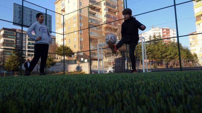 Yozgat’ta Öğrencilerin Sporla İç İçe Olması İçin Semt Sahaları Yapılıyor