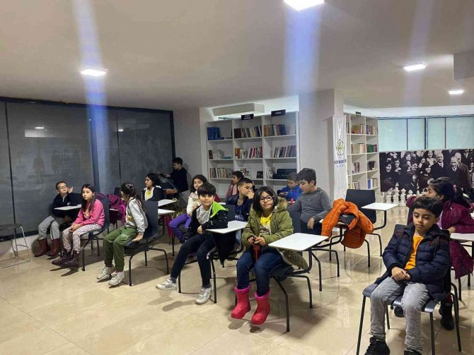 Germencik Belediyesi’nin Kütüphanesine Yoğun İlgi