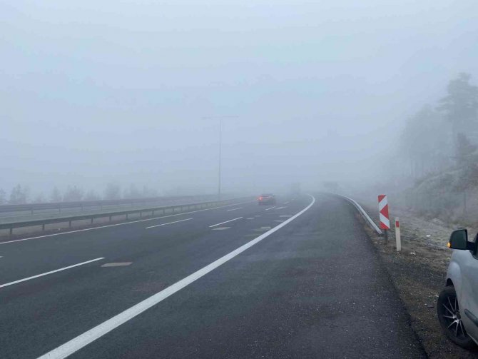 Tem Otoyolu Bolu Geçişinde Sis Etkili Oluyor
