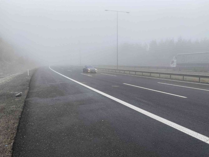 Tem Otoyolu Bolu Geçişinde Sis Etkili Oluyor
