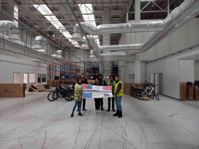 İ̇zmirli Meslek Lisesi Öğrencileri Polonya’da Stajda