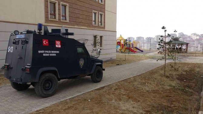 Yüksekova’da 6. Kattan Düşen Şahıs Hayatını Kaybetti