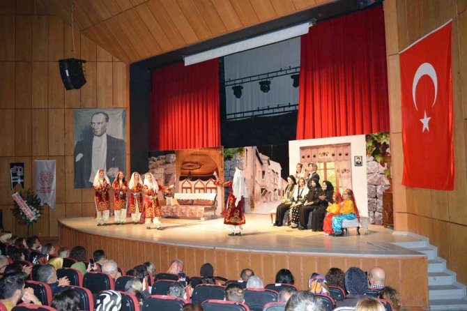 ’Gesi Bağları’ Adlı Tiyatro Oyununa Büyük İ̇lgi