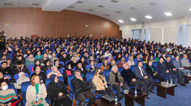 Öğrenci Şurasının 2.’si ‘Araştırma Üniversitesinde Öğrenci Olmak’ Temasıyla Düzenlendi