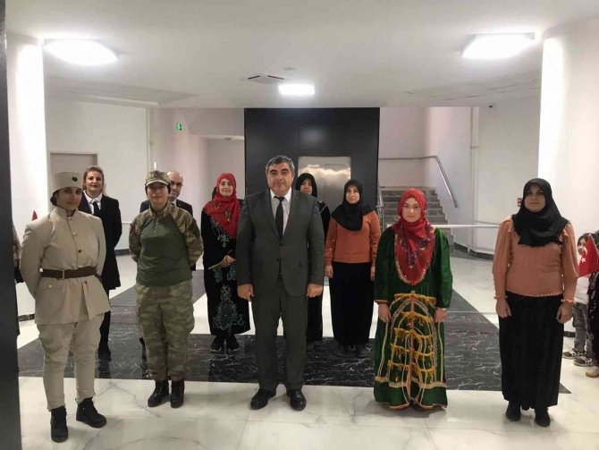 Öğrenciler Büyük Taarruz Zaferinin 100. Yılı Anısına Tiyatro Hazırladı