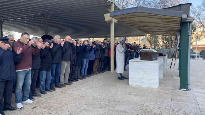 25 Yaşında Lösemiden Ölen Kumsal’a Gözü Yaşlı Veda