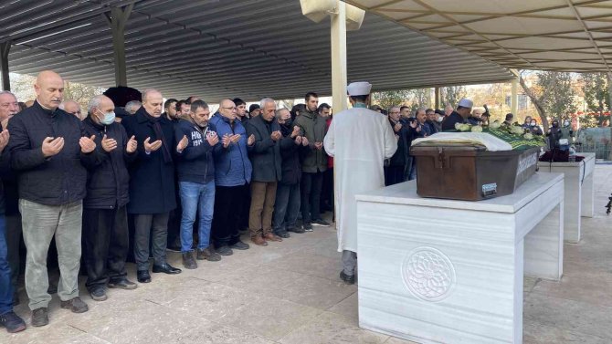 25 Yaşında Lösemiden Ölen Kumsal’a Gözü Yaşlı Veda