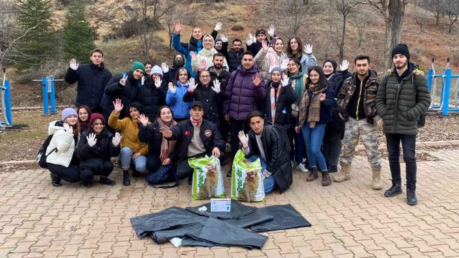 Duyarlı Gençler, Geri Dönüşüm İçin Atık Malzeme Topladı