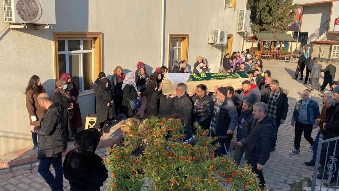 Köprü Altında Ölü Bulunan 13 Yaşındaki Kız Son Yolculuğuna Uğurlandı