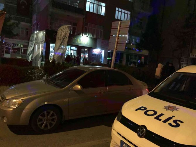 Emanet Verdiği Silah Ateş Aldı, Kuzeni Göğsünden Vuruldu