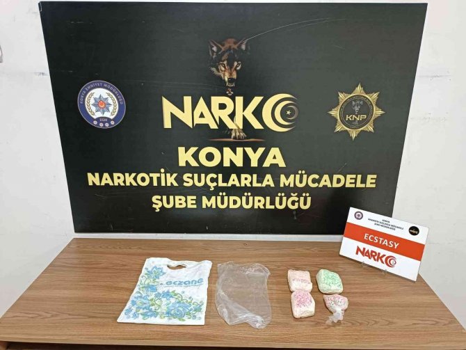 Baskın Yapılan Ev Uyuşturucu İmalathanesi Çıktı