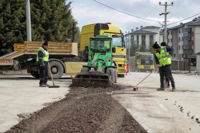 Kütahya’nın Hacıazizler Mahallesi’ne Asfalt