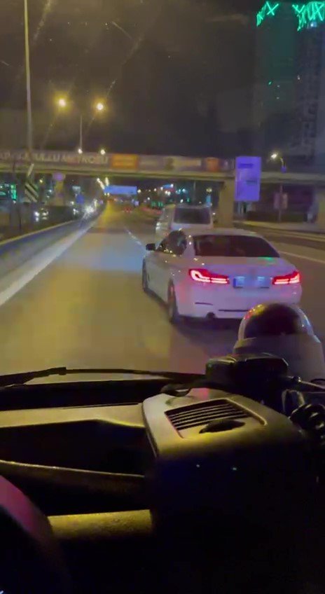 Maltepe’de Hasta Almaya Giden Ambulansın Önünü Keserek Yol Vermeyen Sürücü Kamerada