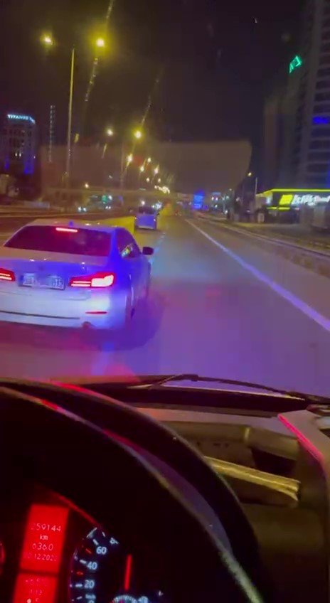 Maltepe’de Hasta Almaya Giden Ambulansın Önünü Keserek Yol Vermeyen Sürücü Kamerada