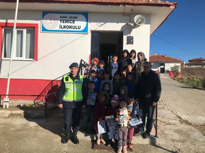 Selendi’de Jandarmadan Öğrencilere Trafik Eğitimi