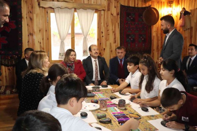 Milli Eğitim Müdürü Koca: "Geleneksel Masallarımızı Dinlemek İçin Masal Evlerimize Bekliyoruz"