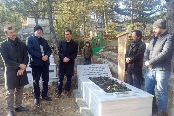 Hattat Ve Müderris Muhiddin Tanır’ın Mezarı Bulunarak Restore Edildi
