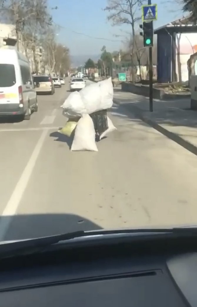 Bursa’da Motosikletle Tehlikeli Taşımacılık Kameraya Yansıdı