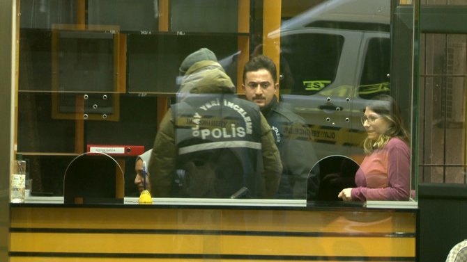 Şişli’de Para Transfer Merkezinde Silahlı Gasp Girişimi Kamerada