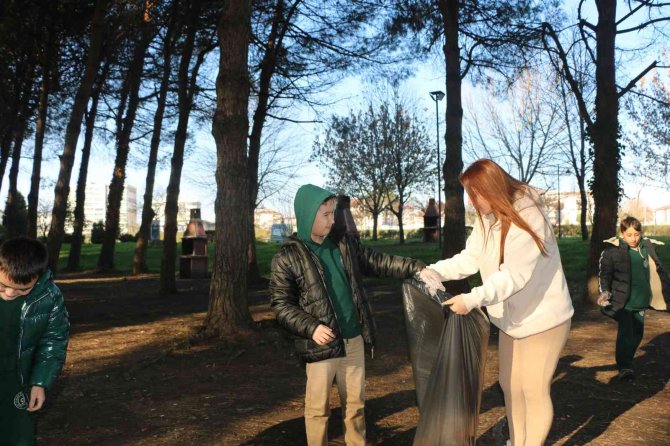 Öğrenciler Çevre Temizliği Yaptı