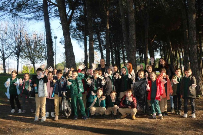 Öğrenciler Çevre Temizliği Yaptı