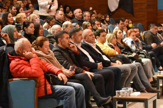 “Şifa Niyetine” Gösterisi Esenyurtlularla Buluştu