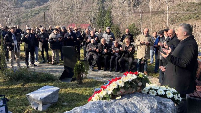 Özkan Sümer, Mezarı Başında Anıldı