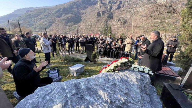 Özkan Sümer, Mezarı Başında Anıldı