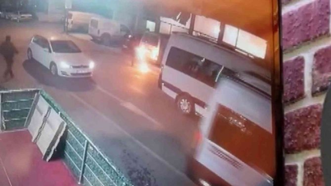 Pendik’te Sobaya Tiner Kutusunu Atan Genç Dehşeti Yaşadı: Alevler İçinde Dışarı Koşan Genci Vatandaşlar Kurtardı