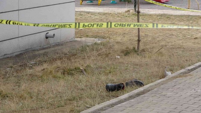 Yüksekova’da 6. Kattan Düşen Şahıs Hayatını Kaybetti