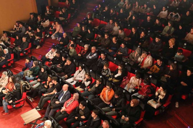 ‘Nasreddin Dede’ Oyunu Yoğun İlgi Gördü