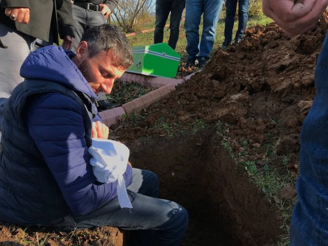 Günün Acı En Acı Haberi: 8 Aylık Oğlunun Kefenini Çözüp Son Kez Sevdi
