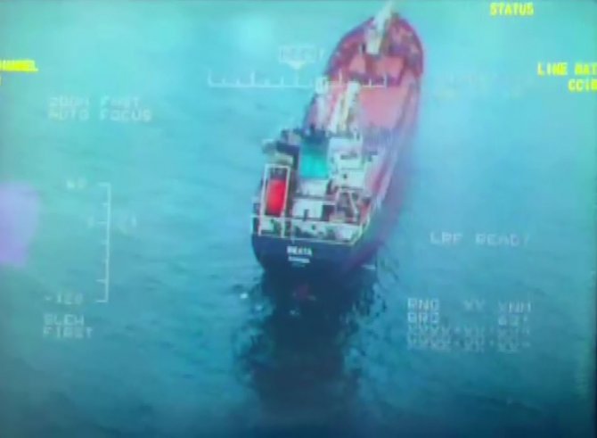 Sinop Açıklarında Yanan Gemi Ünye Limanı’na Çekiliyor