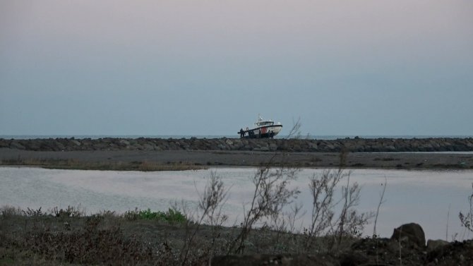 Sahil Güvenlik Botu Kayalıklara Çarptı: 5 Yaralı
