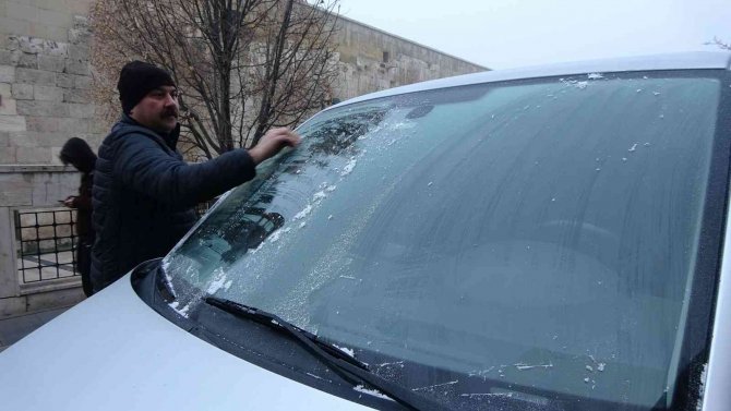 Sivas’ta Buz Kazıma Mesaisi Başladı