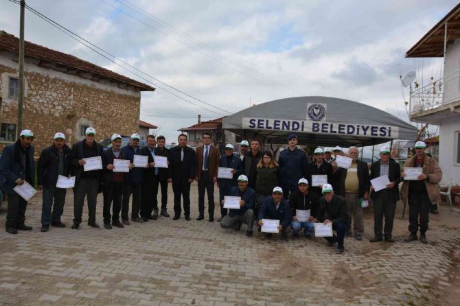 Erozyona Karşı Oluşturulan Badem Arazileri Vatandaşlara Emanet