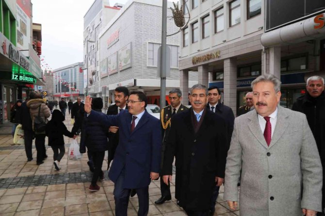 Azerbaycan Savunma Bakanı Ve Vali Çiçek’ten Esnaf Ziyareti