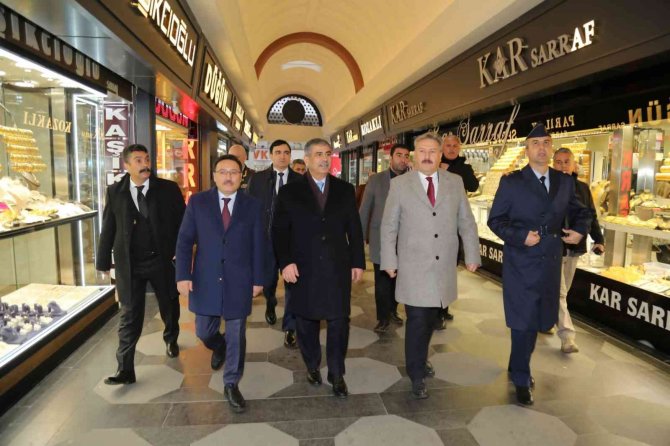 Azerbaycan Savunma Bakanı Ve Vali Çiçek’ten Esnaf Ziyareti