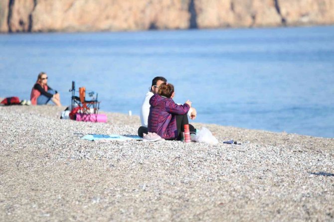 Antalya’da Aralık Ayı Sonunda Deniz Keyfi