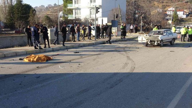 Ölümlü Kazaya Karışan Araç Sürücüsü Olay Yerinden Koşarak Kaçtı