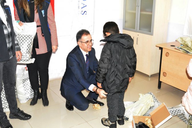 Vedaş’tan Minikleri Isıtan Hediyeler