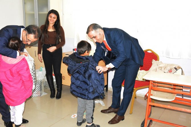 Vedaş’tan Minikleri Isıtan Hediyeler