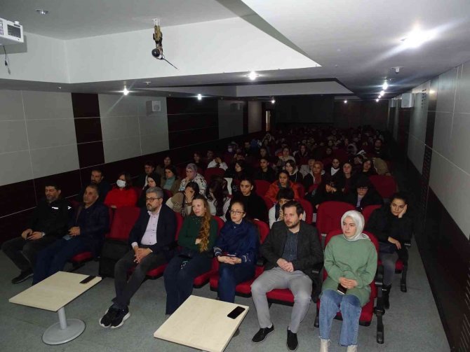Zbeü’de Kadının Konumu Panelde Konuşuldu