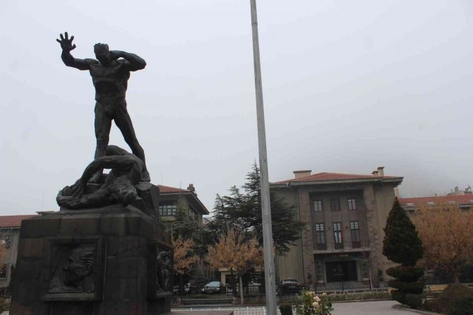 Tarihi Karahisar Kalesi Sis Bulutundan Görünmez Oldu