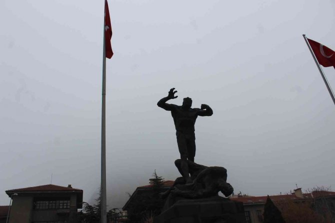 Tarihi Karahisar Kalesi Sis Bulutundan Görünmez Oldu